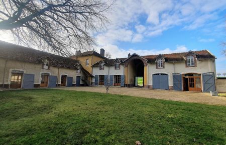 Vue d'ensemble sur les 4 gites de l'autre côte - le Gite Côté Village est à gauche de la photo Gîte n°380 Aulnoy - Seine-et-Marne - Vue d'ensemble sur les 4 gites de l'autre côte - le Gite Côté Village est à gauche de la photo