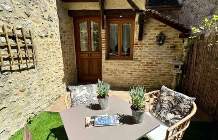 Maison d artistes646 Moret-Loing-et-Orvanne - Seine-et-Marne - Petite cour &agrave; disposition pour profiter du beau temps en toute tranquillit&eacute; 