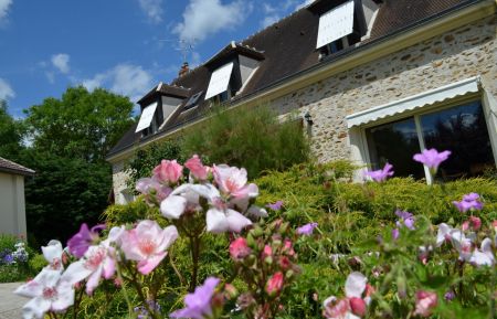 Chambre d'h&ocirc;tes n&deg;10033 Liverdy-en-Brie - Seine-et-Marne - La BRIARDE de RETAL fleurie
77220 LIVERDY-EN-BRIE