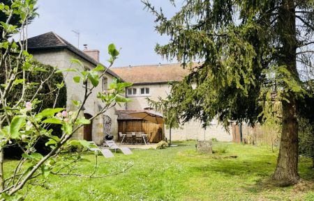 jardin clos privatif accessible depuis extérieur ou depuis la chambre 3 Gîte n°633 Souppes-sur-Loing - Seine-et-Marne - jardin clos privatif accessible depuis extérieur ou depuis la chambre 3